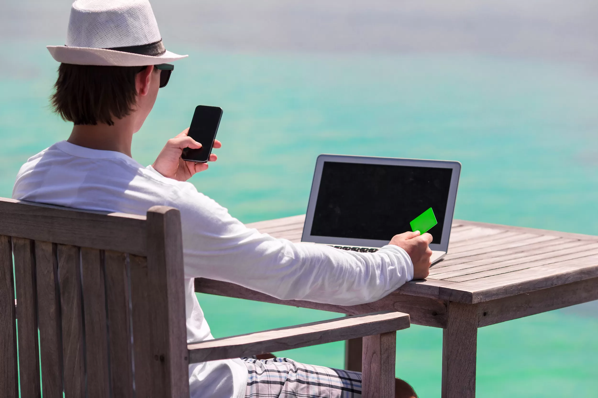 Les Français ont du mal à couper leur mobile professionnel pendant les vacances